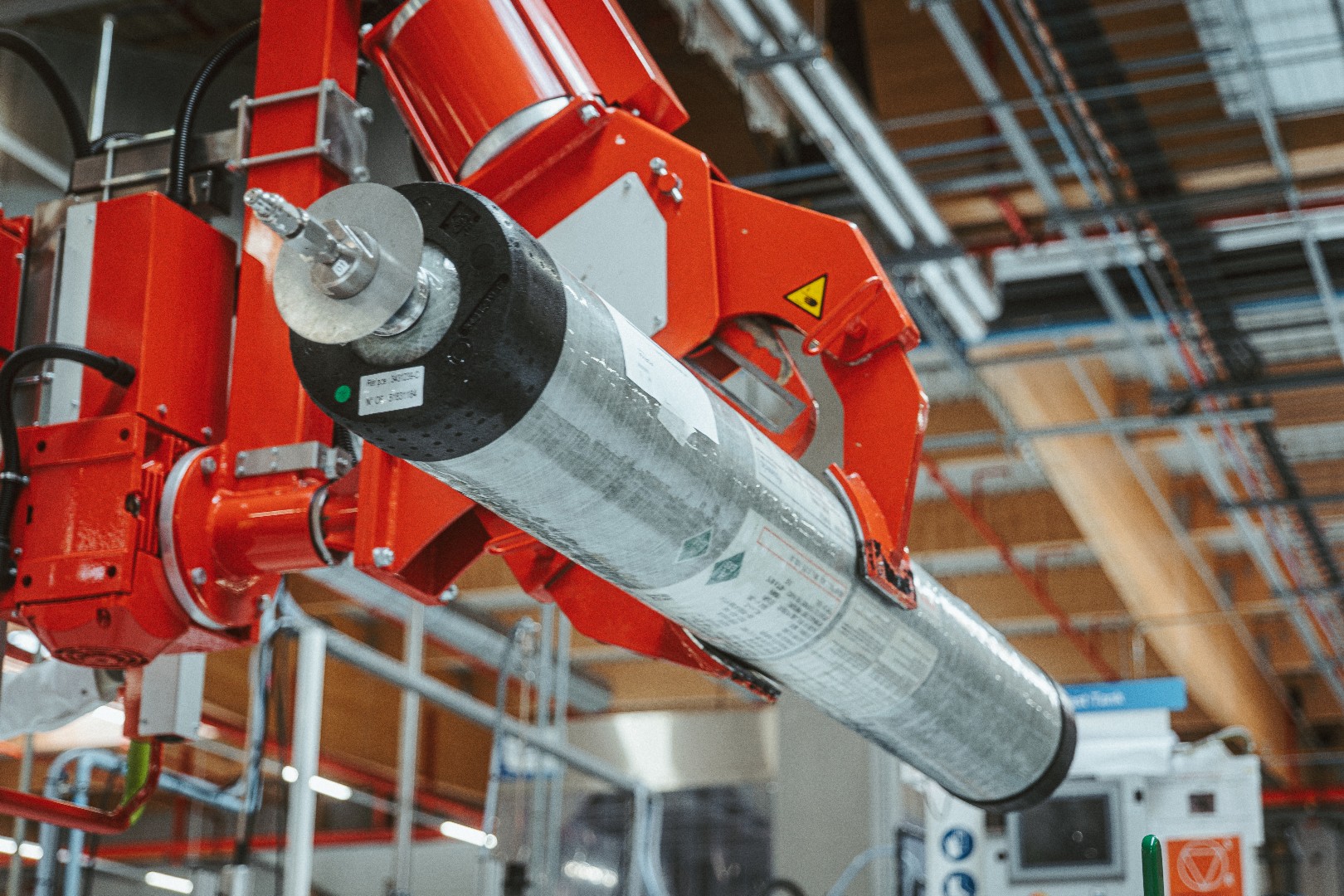 FORVIA beginnt mit der Auslieferung von Wasserstofftanks aus der ersten